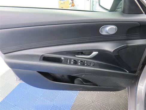 Used 2023 Hyundai Elantra SE FWD image 14