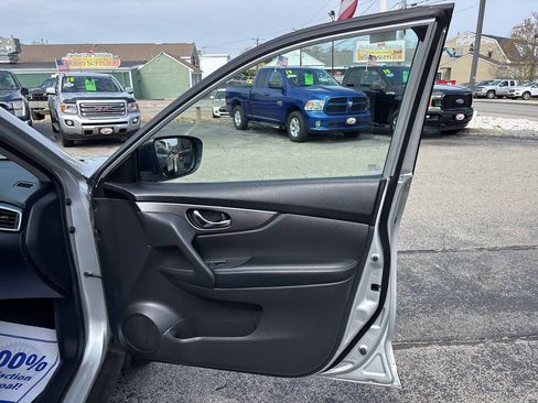 Used 2016 Nissan Rogue SV AWD/4WD image 34