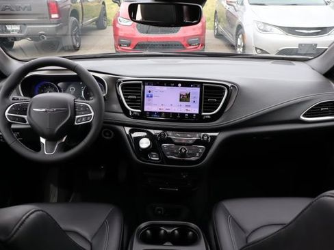 Used 2026 Chrysler Pacifica Select AWD/4WD image 49