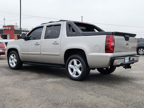 Used 2008 Chevrolet Avalanche LT image 3