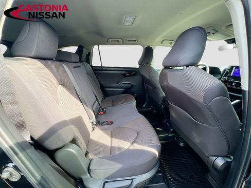 Used 2024 Toyota Highlander LE image 36