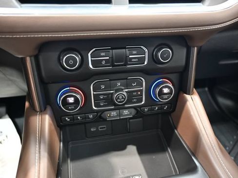 Used 2021 Chevrolet Tahoe High Country w/ Premium Package AWD/4WD image 23