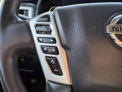 Used 2018 Nissan Titan SV AWD/4WD image 31