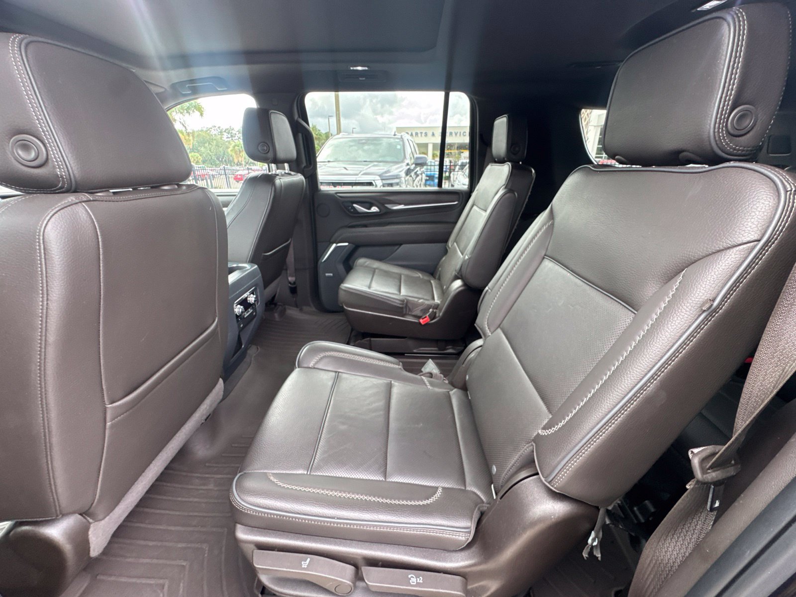 Used 2022 GMC Yukon XL Denali w/ Denali Premium Package AWD/4WD image 18