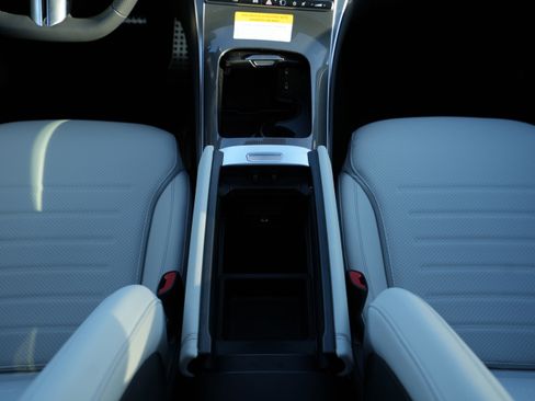 Used 2026 Mercedes-Benz GLC 300 4MATIC image 29