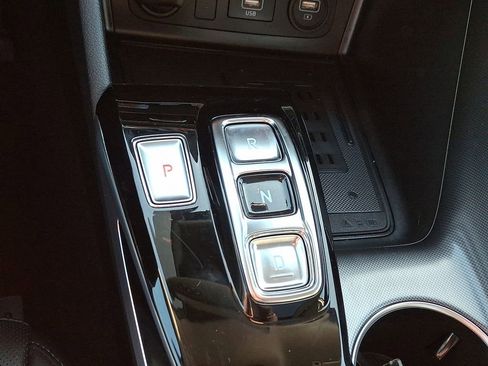 Used 2022 Hyundai Sonata Limited w/ Preferred Accessory Package image 4