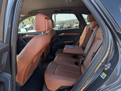 Used 2021 Audi Q5 2.0T Premium w/ Convenience Package AWD/4WD image 13