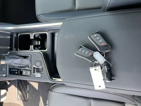 Used 2026 Lexus GX 550 w/ Cold Area Package AWD/4WD image 27