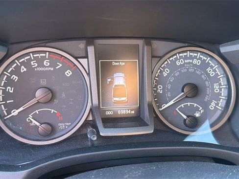 Used 2021 Toyota Tacoma TRD Sport image 9