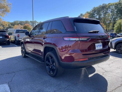 Used 2024 Jeep Grand Cherokee Altitude image 3