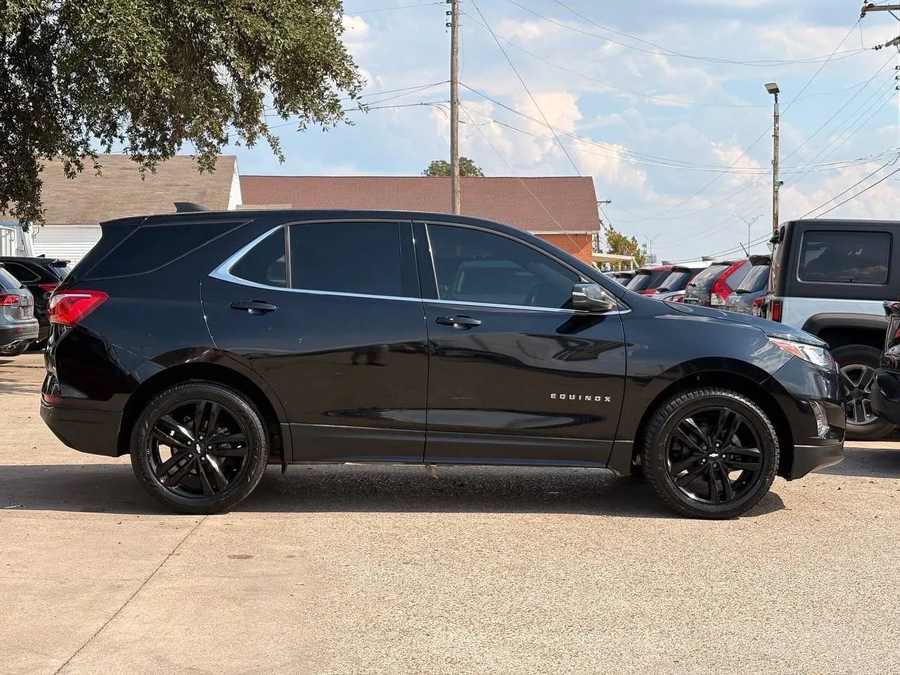 Used 2020 Chevrolet Equinox LT w/ Midnight Edition FWD image 2