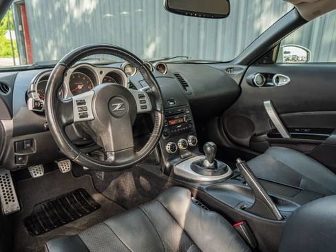 Used 2008 Nissan 350Z Touring RWD image 22