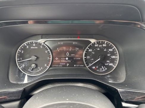 Used 2025 Nissan Pathfinder SL FWD image 33