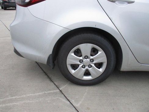 Used 2016 Kia Forte LX image 6