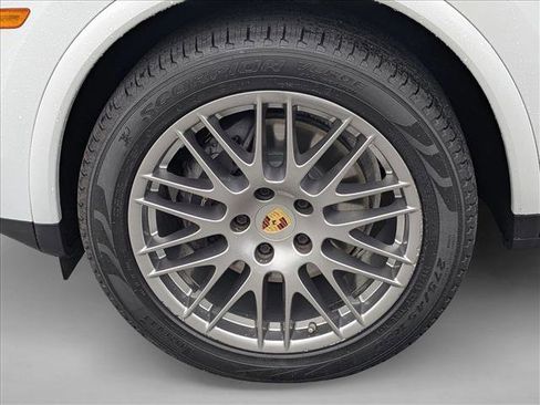 Used 2017 Porsche Cayenne Platinum Edition AWD/4WD image 23