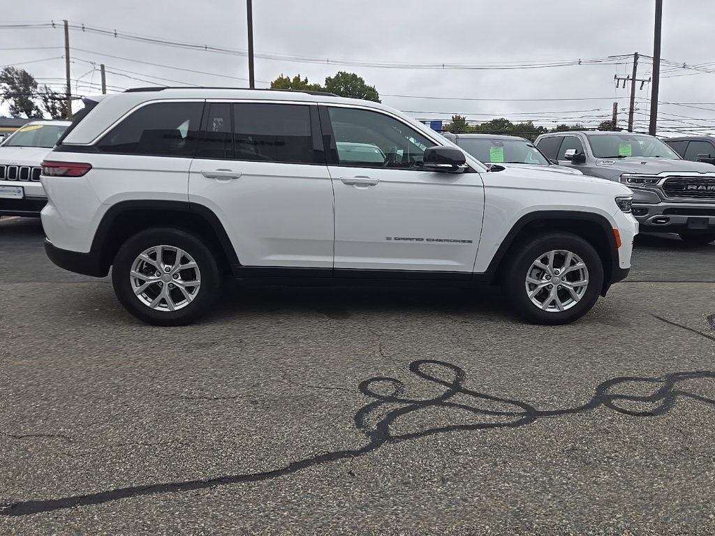Certified 2024 Jeep Grand Cherokee Limited w/ Luxury Tech Group II AWD/4WD image 9