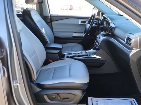 Used 2021 Ford Explorer XLT w/ Equipment Group 202A image 33
