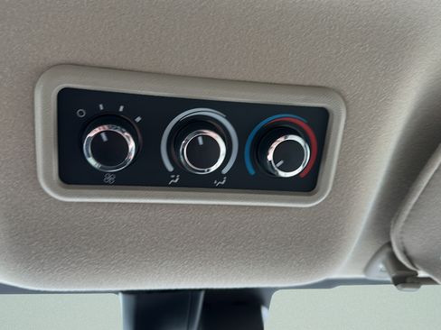 Used 2025 Chevrolet Express 3500 LT w/ LT Preferred Equipment Group RWD image 21