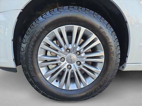 Used 2016 Chrysler Town & Country Touring-L FWD image 24