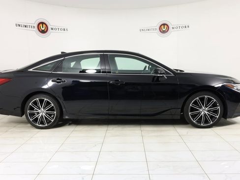 Used 2019 Toyota Avalon Touring image 2