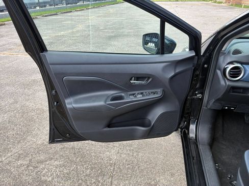 Used 2025 Nissan Versa SV FWD image 15