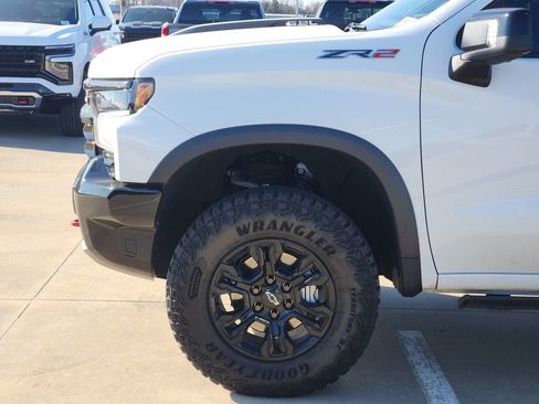 Used 2023 Chevrolet Silverado 1500 ZR2 w/ Technology Package image 9