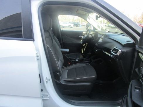 Used 2023 Chevrolet TrailBlazer LT w/ Convenience Package image 25