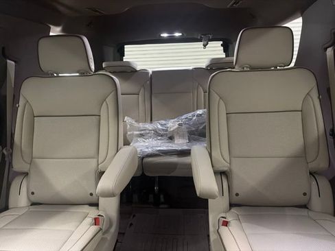 Used 2026 GMC Yukon Denali w/ Denali Reserve Package AWD/4WD image 13