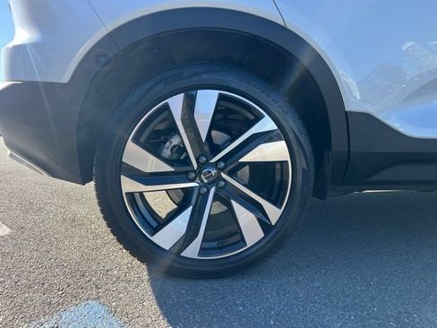Used 2025 Volvo XC40 B5 Plus AWD/4WD image 33