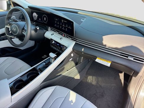 New 2026 Hyundai Elantra Limited image 31