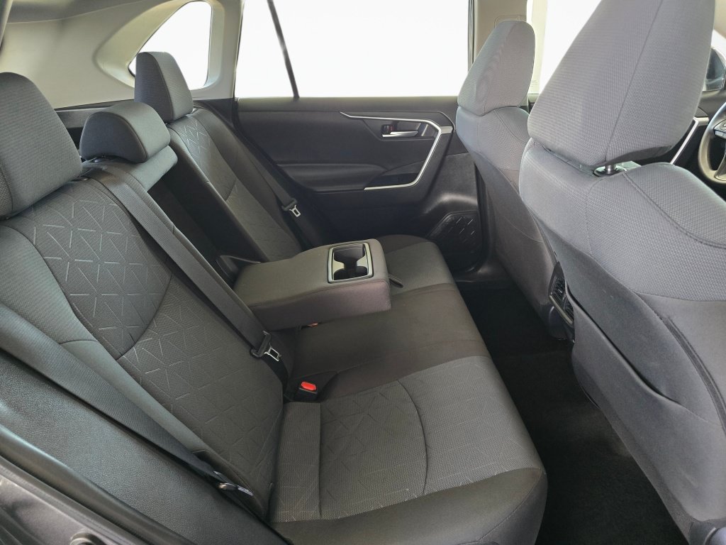 Used 2025 Toyota RAV4 XLE AWD/4WD image 40