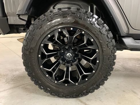 Used 2019 Jeep Wrangler Unlimited Sahara w/ Cold Weather Group AWD/4WD image 26