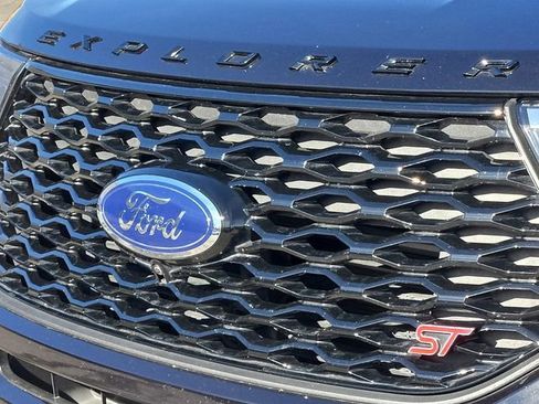 Used 2022 Ford Explorer ST w/ Equipment Group 401A image 7