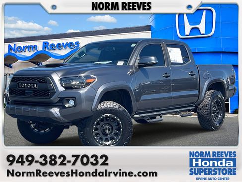 Used 2020 Toyota Tacoma TRD Sport w/ Technology Package image 1
