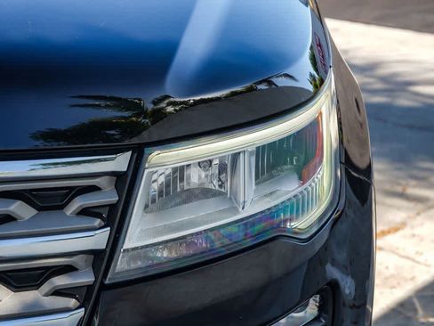 Used 2018 Ford Explorer XLT w/ Equipment Group 201A AWD/4WD image 8