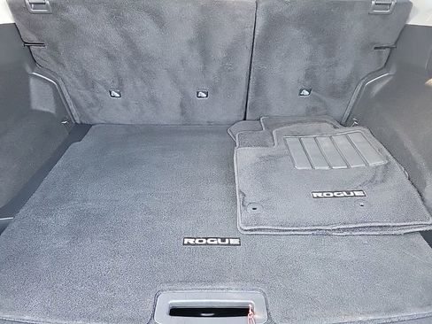 Used 2023 Nissan Rogue S image 31