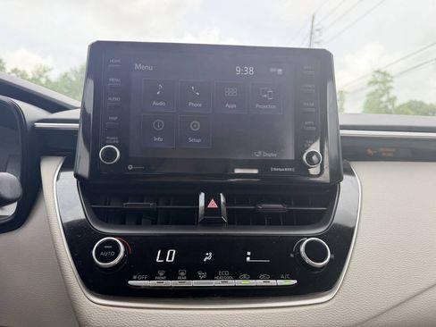 Used 2022 Toyota Corolla LE FWD image 26