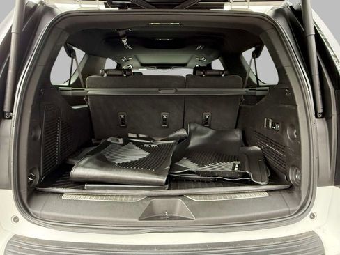 Used 2023 Chevrolet Suburban High Country w/ Premium Package 2 AWD/4WD image 18