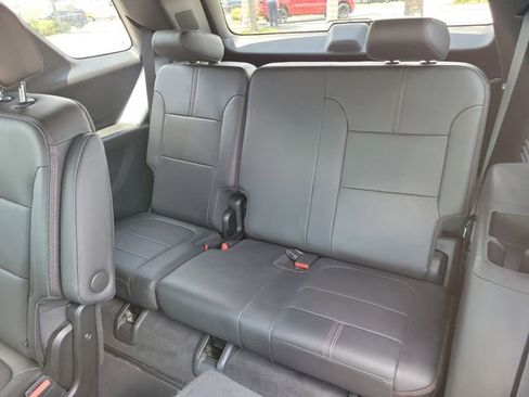 Used 2023 Chevrolet Traverse RS FWD image 14