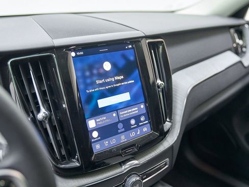 Certified 2025 Volvo XC60 B5 Plus AWD/4WD image 15