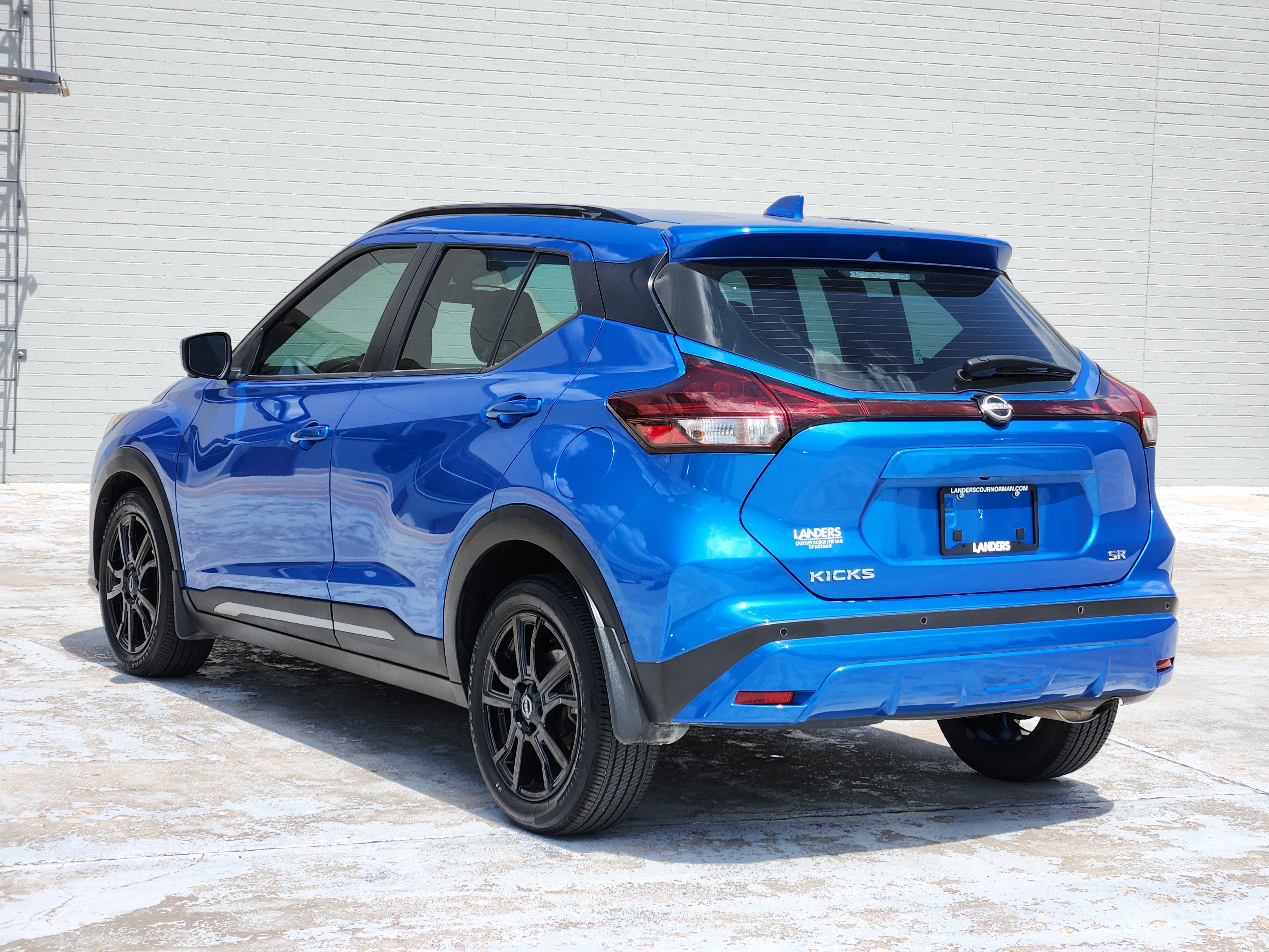 Used 2024 Nissan Kicks SR FWD image 6