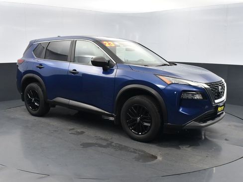 Used 2023 Nissan Rogue S image 3