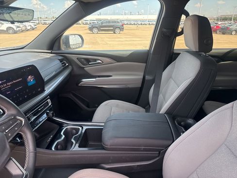 Used 2026 Chevrolet Traverse LT w/ Driver Confidence Package FWD image 45