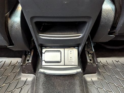 Used 2021 Mercedes-Benz GLB 250 4MATIC image 40