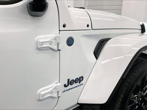 Used 2025 Jeep Wrangler Sahara 4xe w/ Safety Group image 11