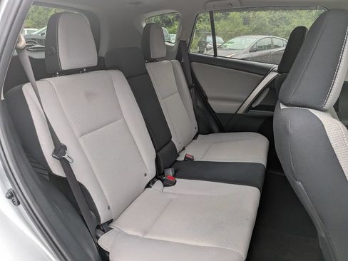 Used 2018 Toyota RAV4 XLE FWD image 20