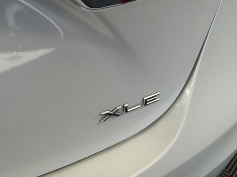 Used 2015 Toyota Avalon XLE Touring FWD image 16
