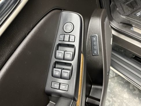Certified 2019 GMC Yukon Denali w/ Denali Ultimate Package AWD/4WD image 11
