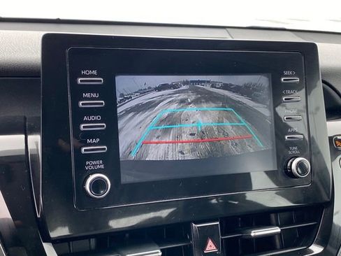 Used 2021 Toyota Camry SE image 9