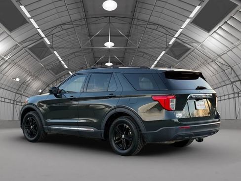 Used 2022 Ford Explorer XLT image 5